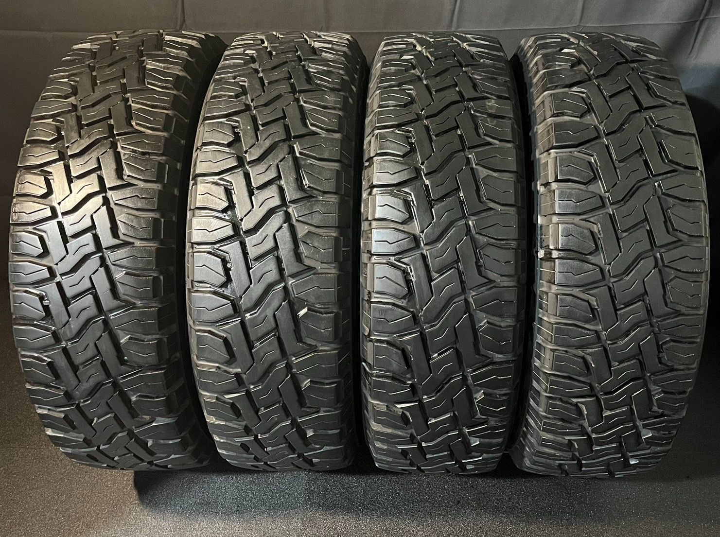 製 約8.5～9分山 トーヨー TOYO R T オープンカントリー OPEN COUNTRY 215 70R16 4本 h_554