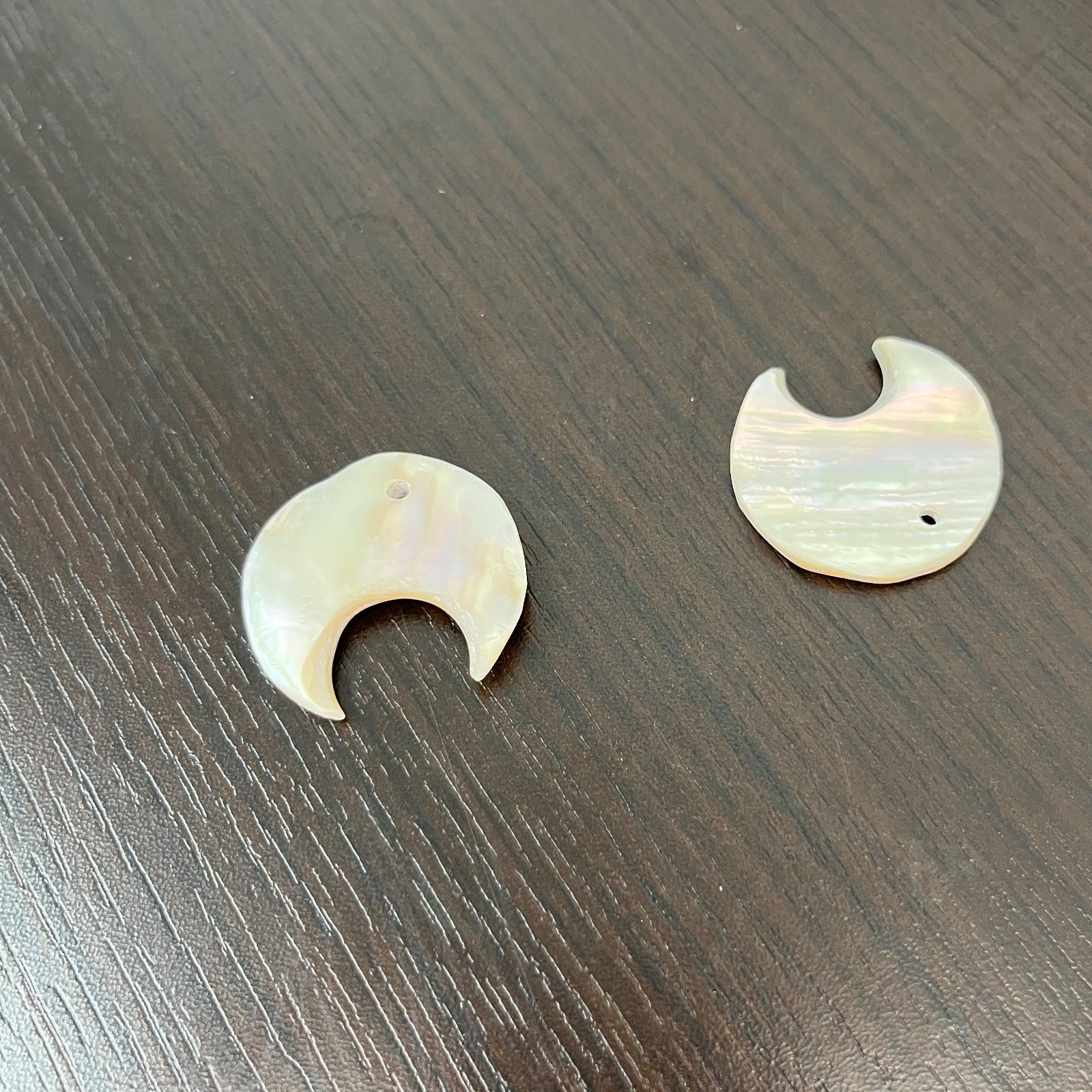 夜光貝　アクセサリーパーツ 月 2SET①
