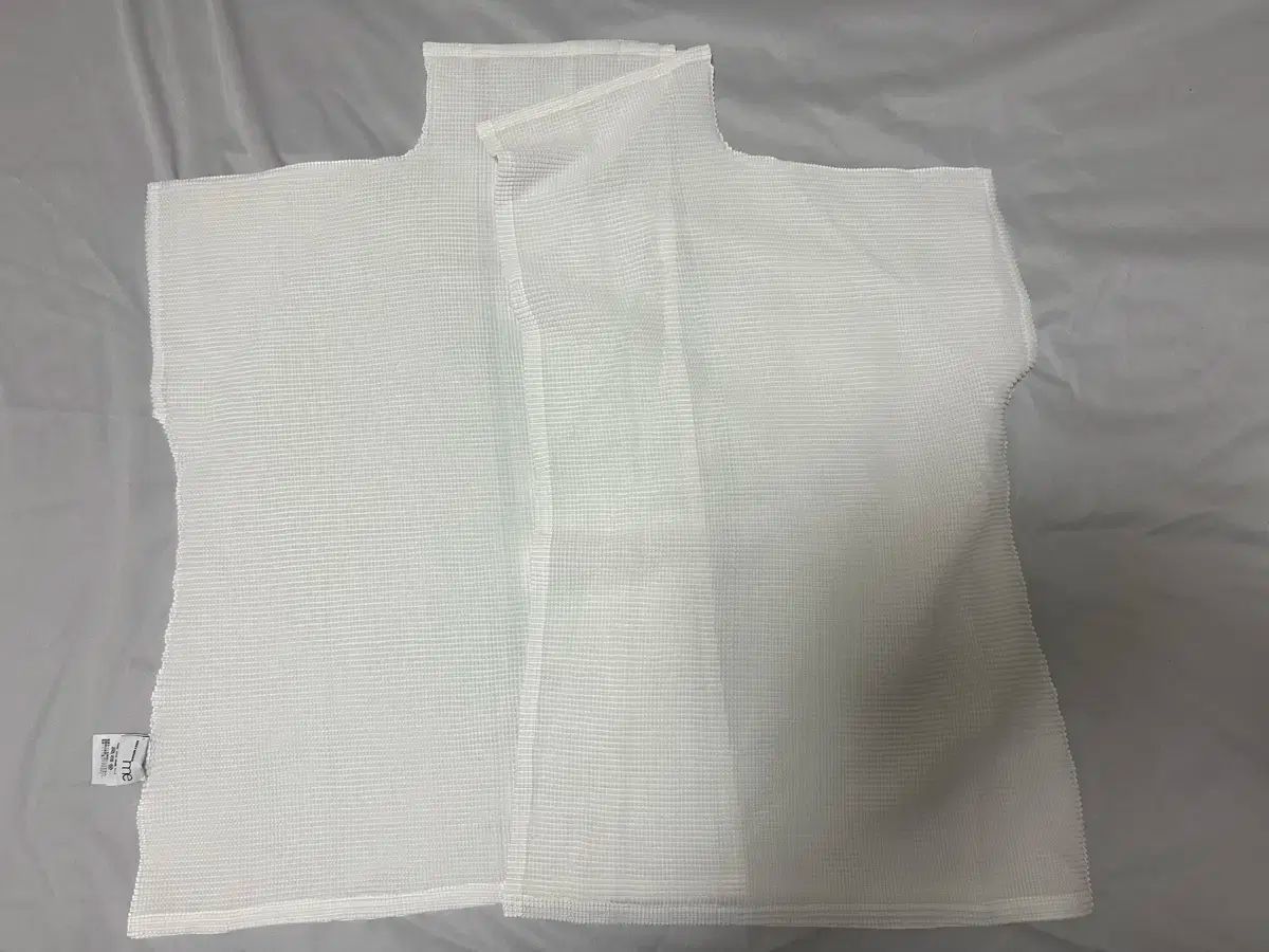 三宅みいせい スクエア ストレッチ プリーツ カーディガン 白