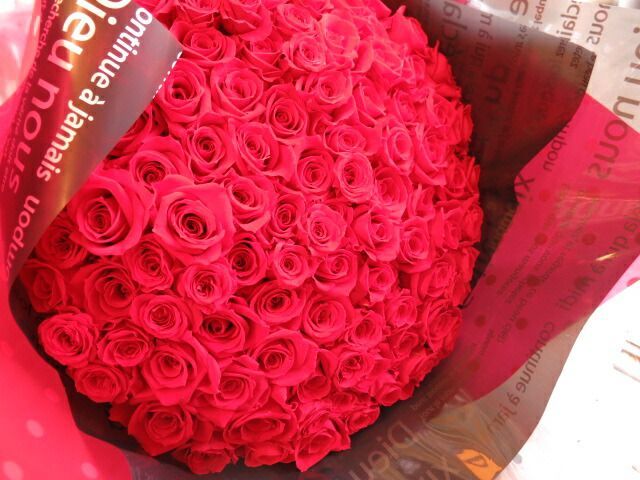 花束 赤バラ101本使用