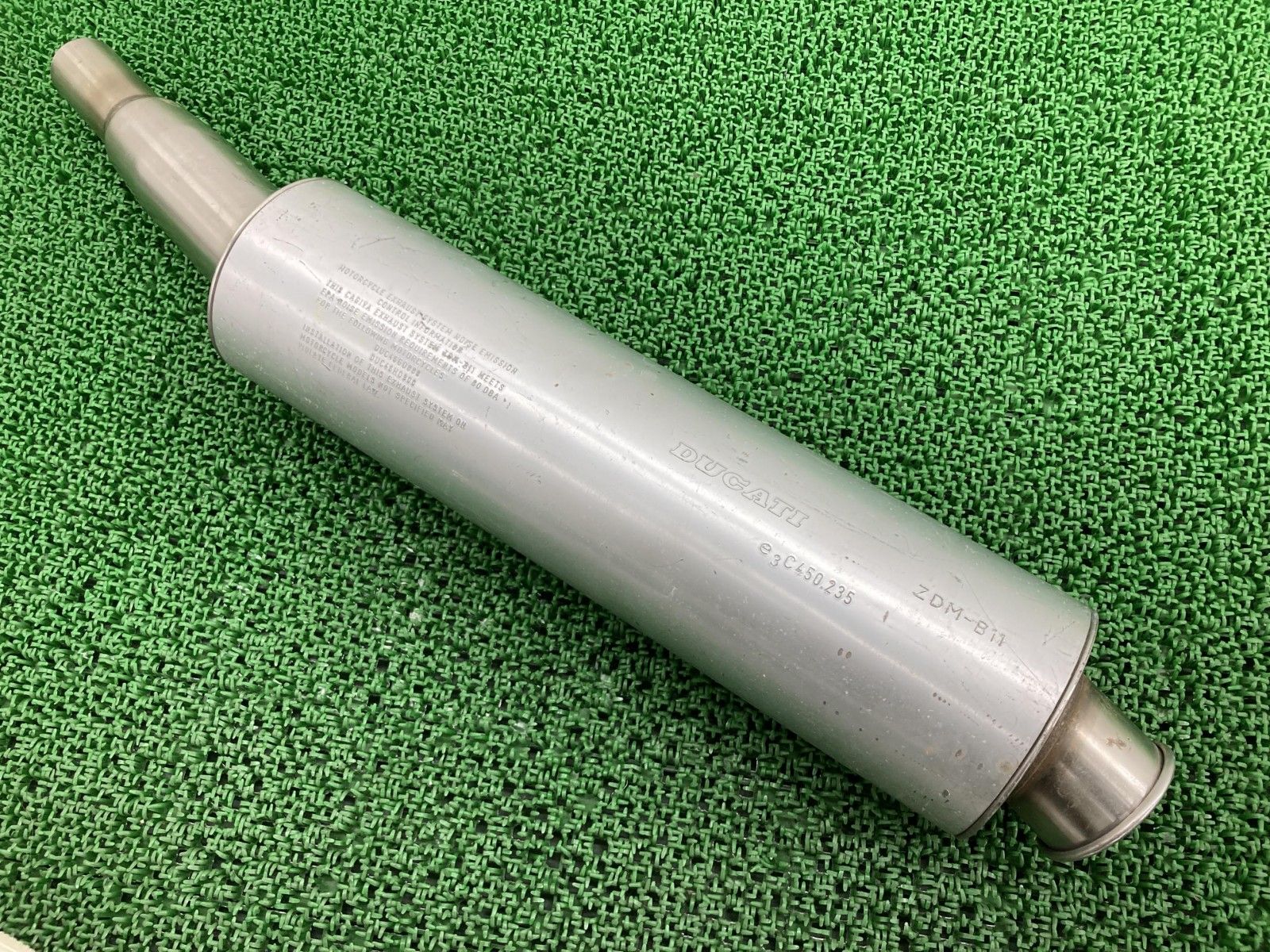 900SS サイレンサーマフラー 左 574.1.036.2A ドゥカティ 純正 バイク 部品 品薄 希少品 コケキズ無し 車検 Genuine 【中古】 68 900SS サイレンサーマフラー 左 574.1.036.2A ドゥカティ 純正 バイク