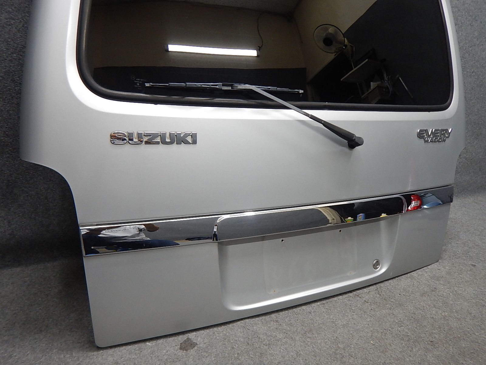 DA62W バックドア