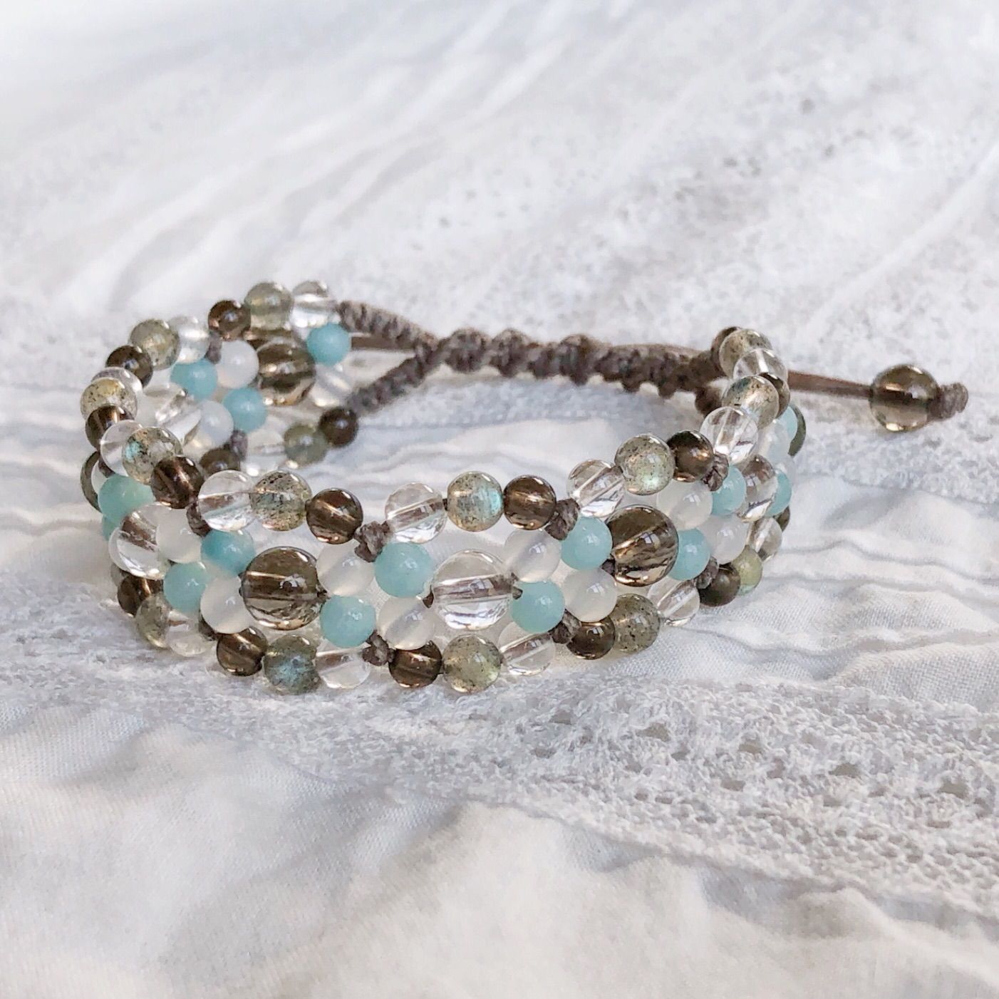 マクラメ編み バングル風ブレスレット ラブラドライト