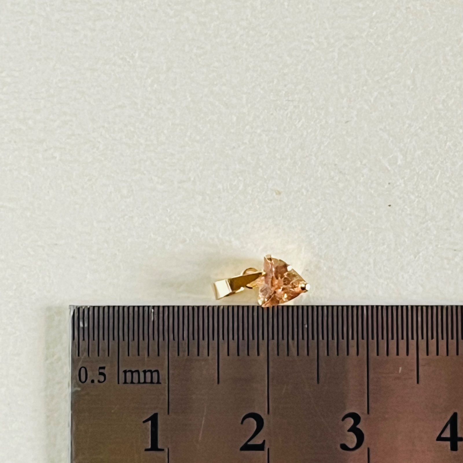 K18 希少　天然インペリアルトパーズ　 ペンダントトップ　レア　トライアングル K18 希少 天然インペリアルトパーズ ペンダントトップ レア