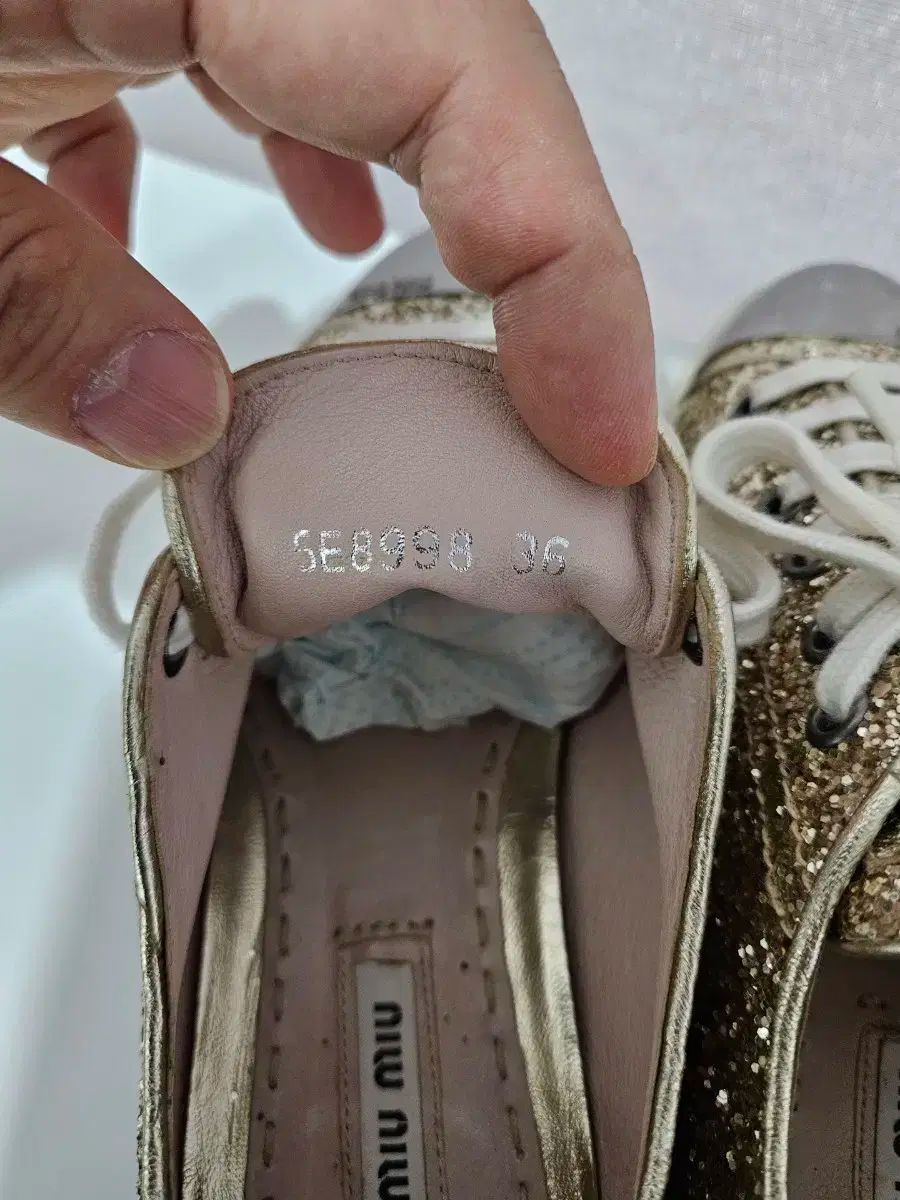 MIU MIU ミュウミュウ ゴールド グリッター スニーカーズ 36 サイズ