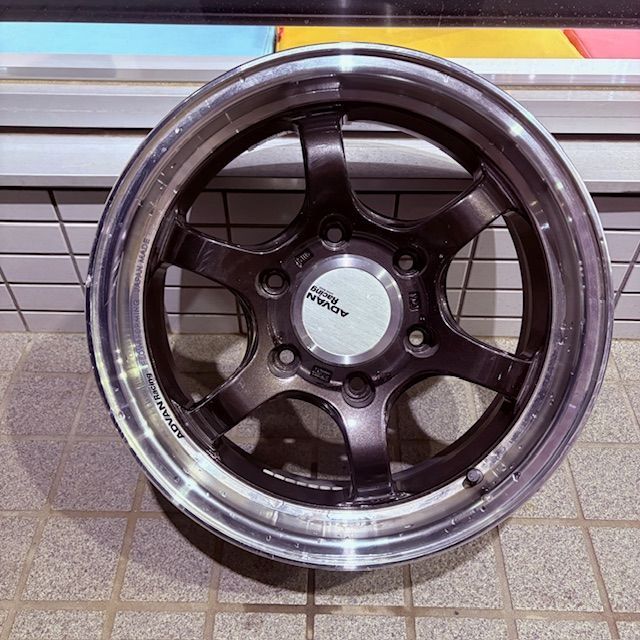 最終値下げ 200系ハイエースにアドバンレーシングRG-D2 16インチアルミ