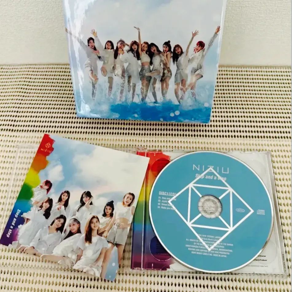NiziU CD 3形態BOX付きStep and Stepからparadise NiziU CD 3形態BOX付きStep and Stepからparadise