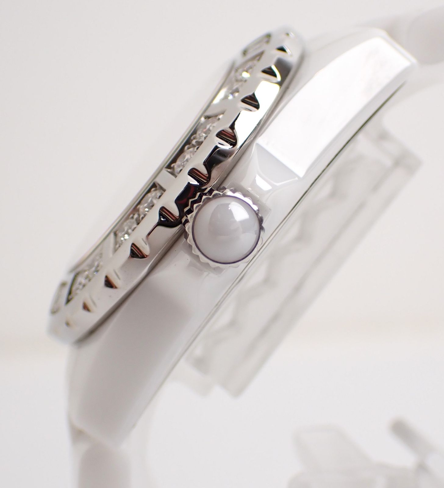 美品 CHANEL(シャネル) J12 H2429 CE ホワイトセラミック 33mm ベゼル  