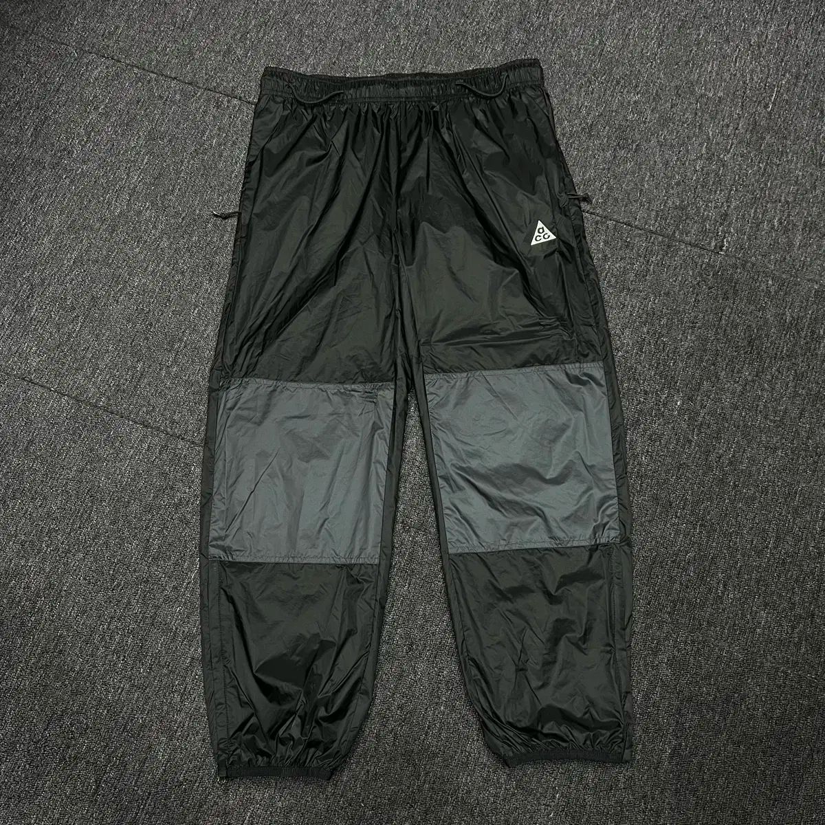 Nike(ナイキ） ACG シンダー コーン ウィンドシェル パンツ オフ  