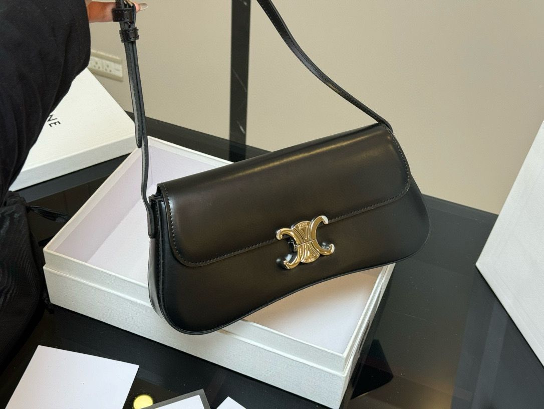 VINTAGE●CELINE●セリーヌ キャラメル アンダーアームバッグ Celine] アンダーアームバッグ トリオンフデザイン - 専用
