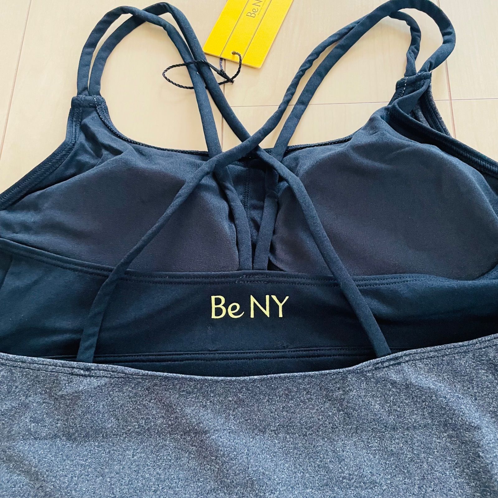 【新品タグ付き】Be NY ヨガウェア ブラトップ ＆パンツ　ブラック×グレーM りーちゃん様専用【新品タグ付き】Be NY ヨガウェア ブラトップ付き