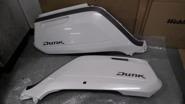 ダンク AF74-1001xxx の ボディカバー 左右 傷 ヒビ 補修:#1709693908