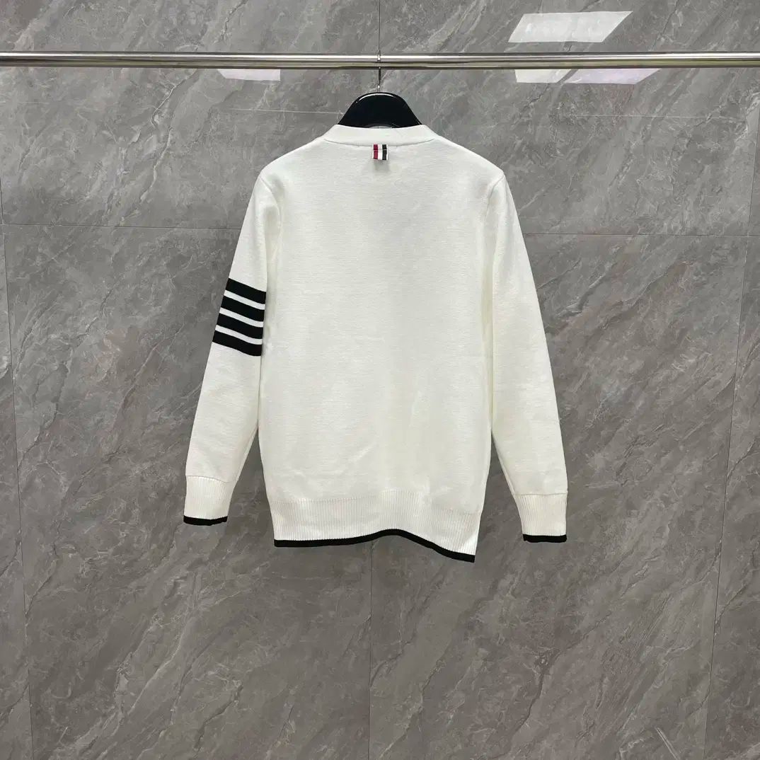 Thom Browne(トム・ブラウン) ユニセックス カジュアル ロゴ 白
