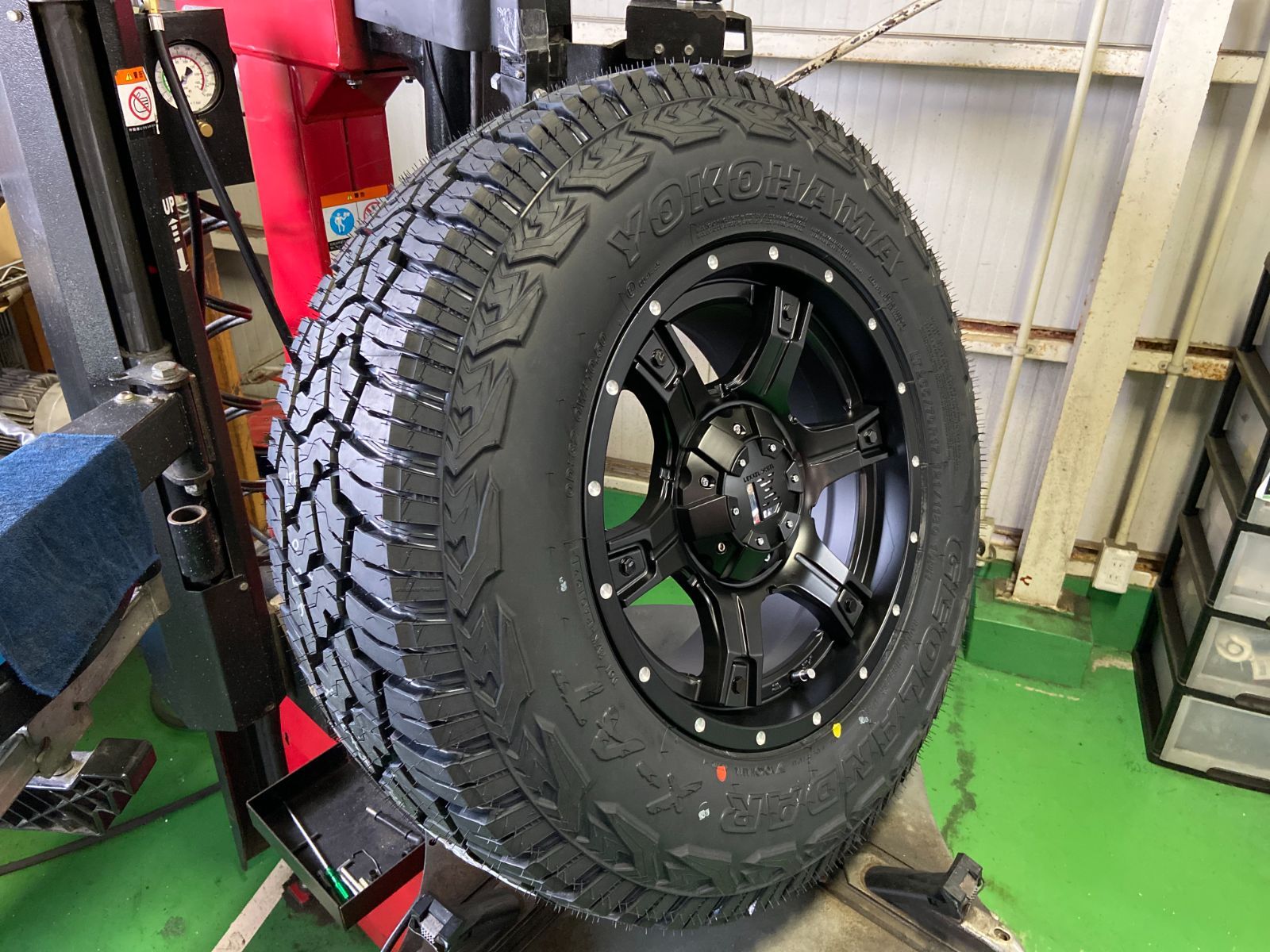 Jeep JK/JL ラングラー タイヤホイールセット 17インチ YOKOHAMA GEOLANDAR X-AT 265/65R17 265/70R17  285/70R17 LEXXEL OutLaw マッドブラック オールテレンタイヤ オフロード - メルカリ