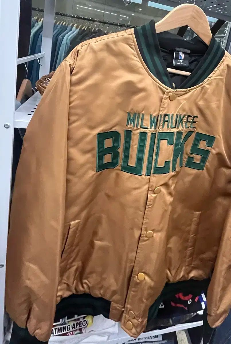 NBA ミルウォーキー バックス ゴールド スタジアム ジャケット