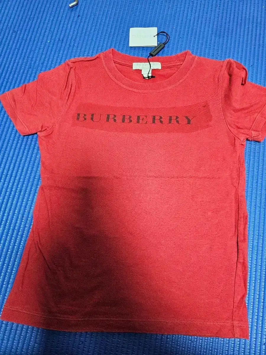 BURBERRY バーバリー キッズ レッド t シャツ