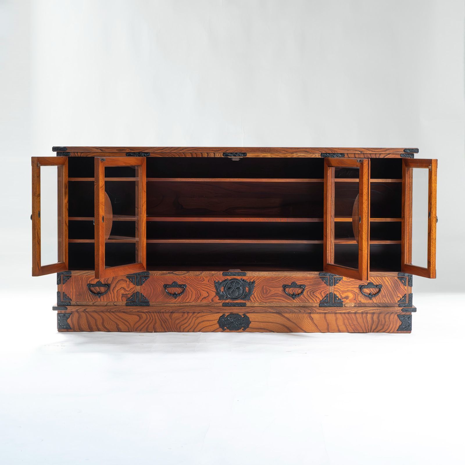 サイドボード 岩谷堂箪笥 4枚扉 抽斗3杯 欅材 漆塗り 南部