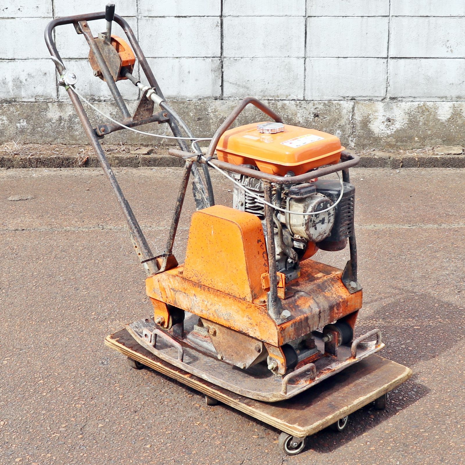 プレートコンパクター 三笠 節約 ミカサ 転圧機 プレートランマー 中古 