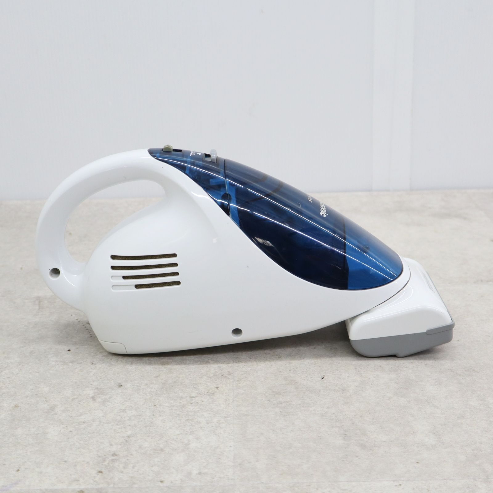 △ ｜充電式 掃除機 2011年製｜Panasonic パナソニック MC-B20JP