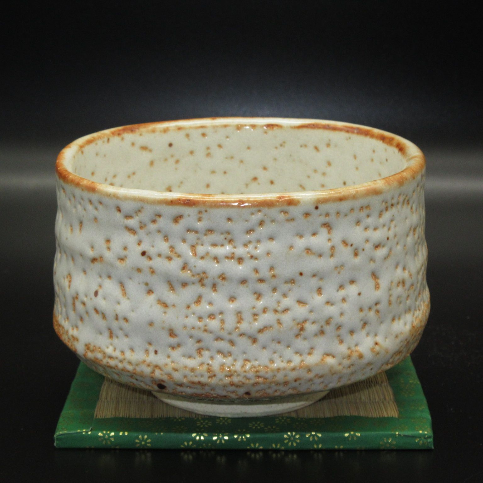 志野焼「銘:山の井」茶碗 抹茶碗 茶道具 仕覆付 木箱入 ☆ 美濃焼 志野 抹茶茶碗 抹茶碗 茶器 茶道具 桐箱入 00242