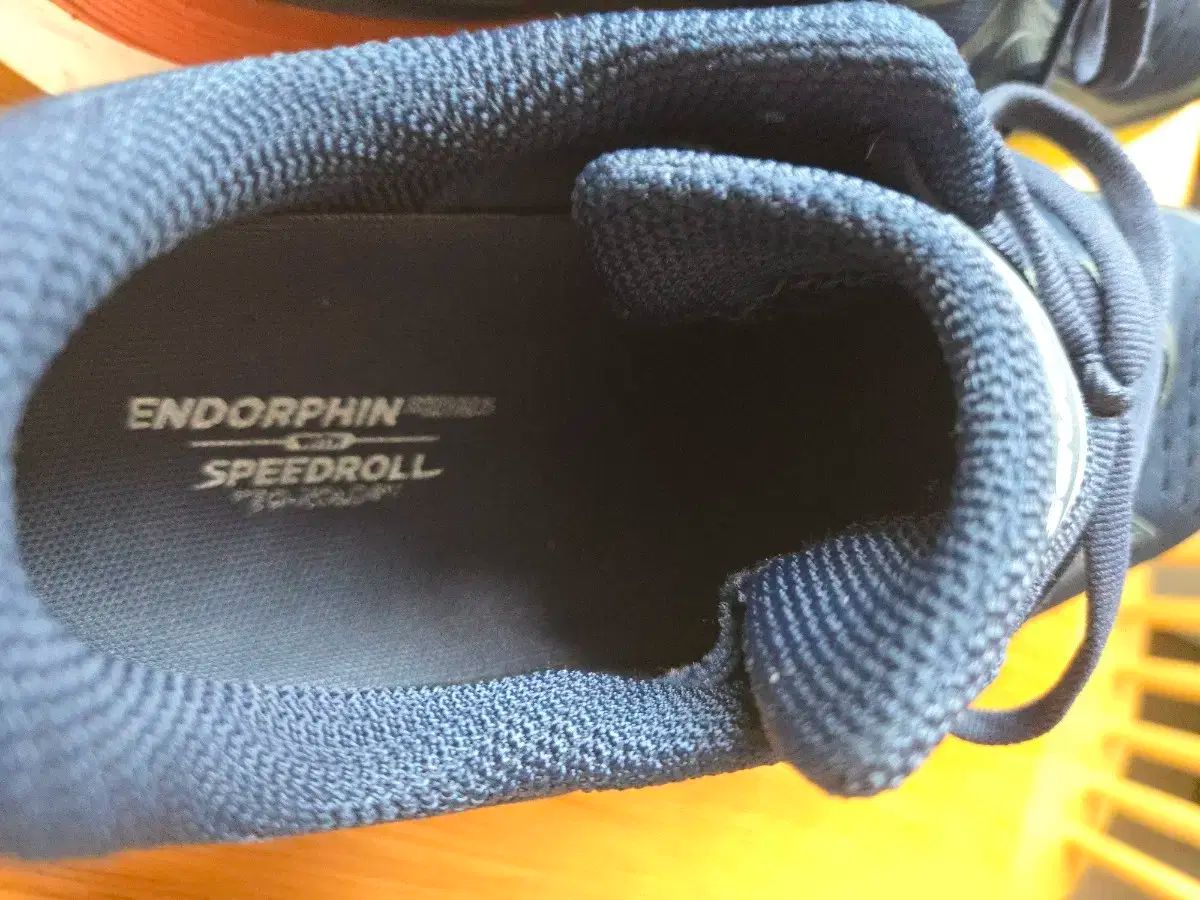 Saucony サッカニー エンドルフィンスピード 4