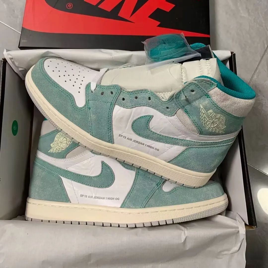 NIKE AIR JORDAN 1 RETRO HIGH OG TUBRO GREEN  /  ナイキ エアジョーダン1 レトロ ハイ OG ターボグリーン