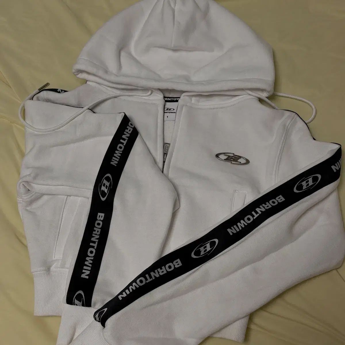 BORN TO WIN クロムビ クロップドパーカー