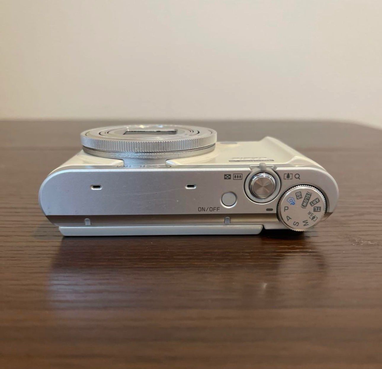 4783 CASIO EXILIM ZR3200 ホワイト デジカメ ジャンク - メルカリ