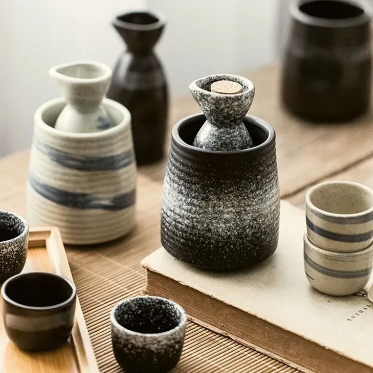 お値下げ中、陶印入り徳利と盃で熱燗をおしゃれに お燗徳利・小（猪口付） 箱入り」 | 日本酒通販≪公式≫ 菊正宗