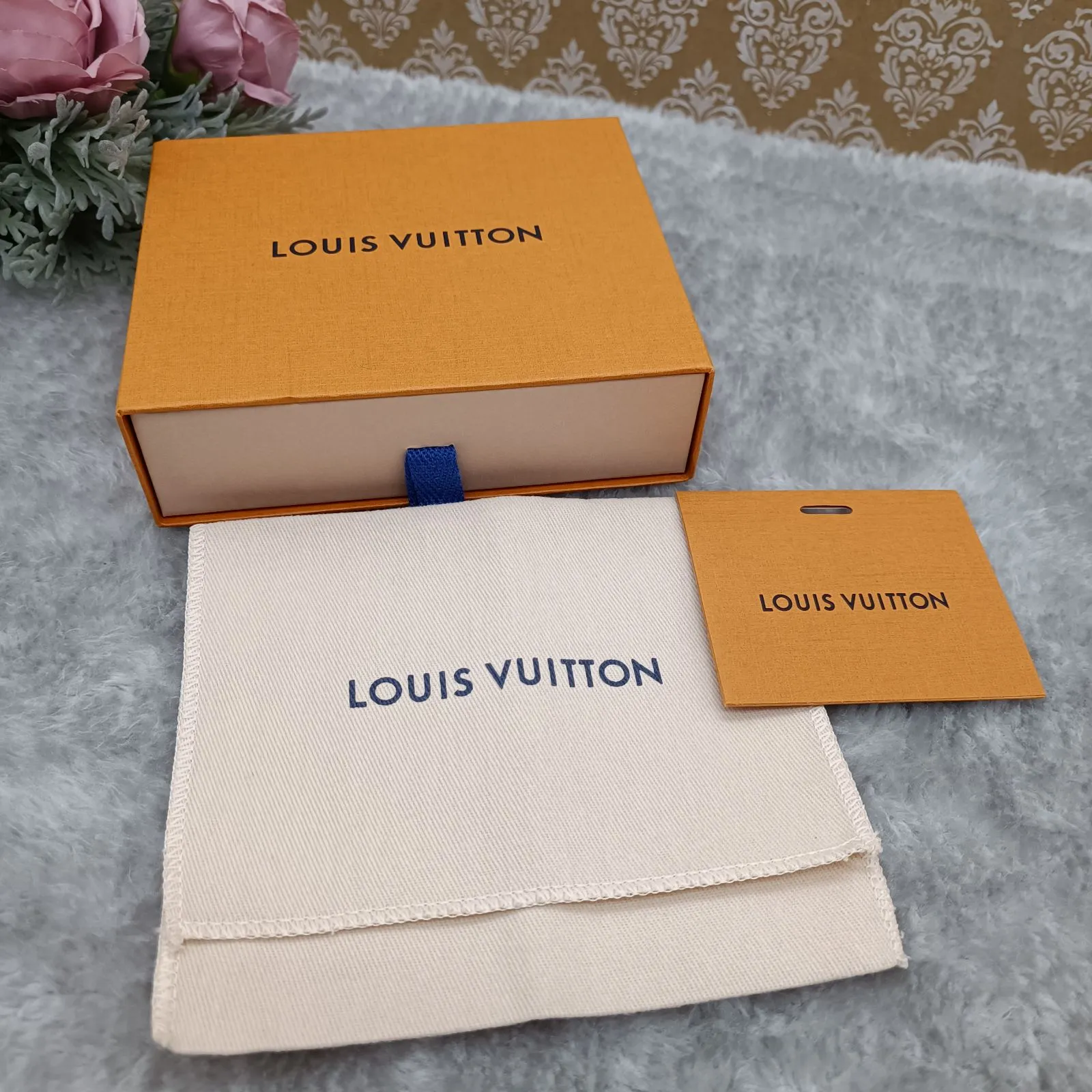 LOUISVUITTON 》 ☆美品☆ ルイヴィトン カードケース ポルト カルト・ロミー M81912 モノグラムリバース RFID コインケース  コンパクト財布 保存箱付 現行商品 送料無料・匿名配送・最短即日発送いたします！  1267|mercariメルカリ官方指定廠商|Bibian比比昂代買代購