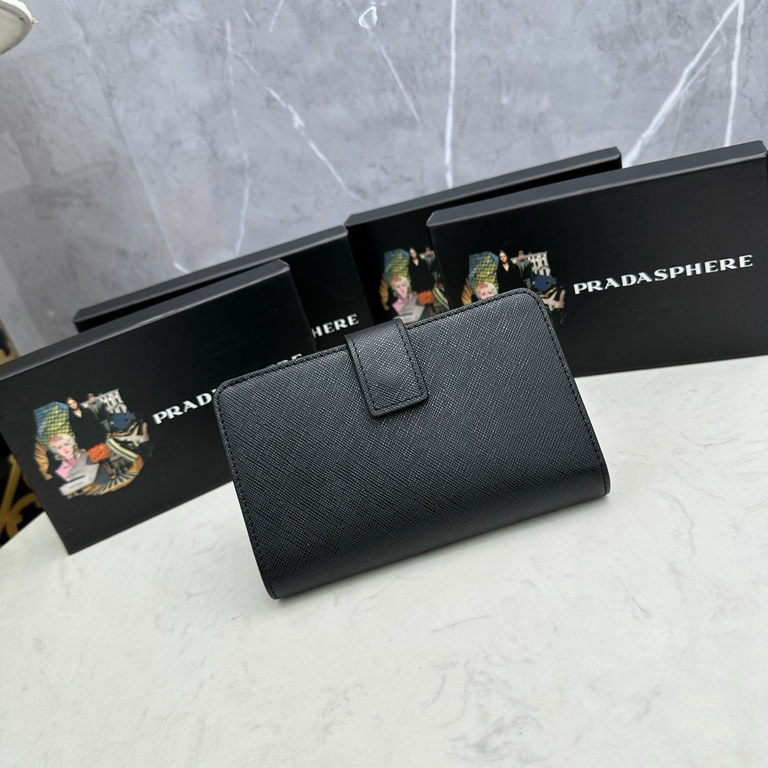 即購入ok☆Prada プラダ 二つ折り財布 ノベルテ - メルカリ