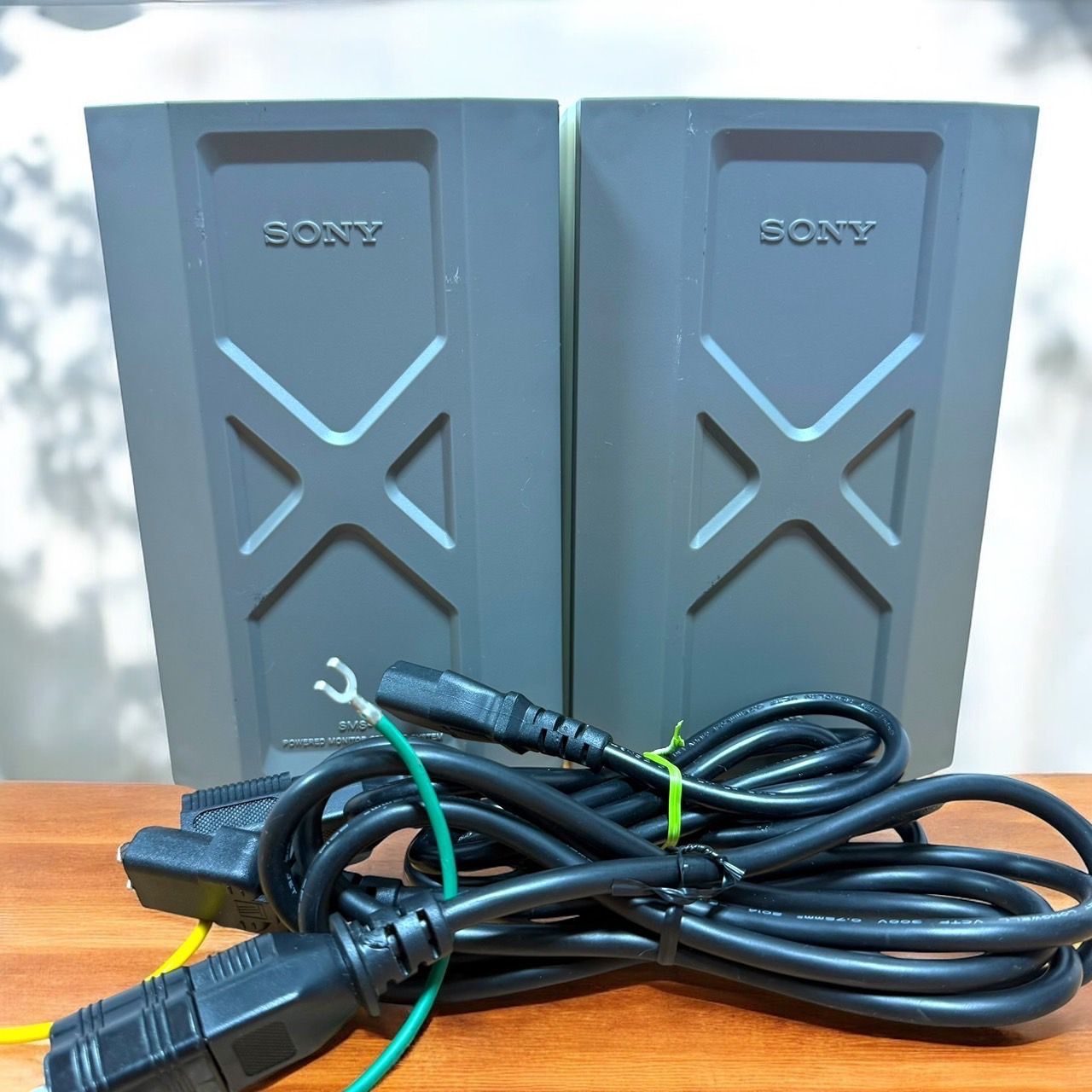 ☆良品 ソニー SMS-1P ペア ホワイト モニタースピーカー プロテクター付 SMS-1P / Powered Monitor Speaker System【中古放送用・業務用