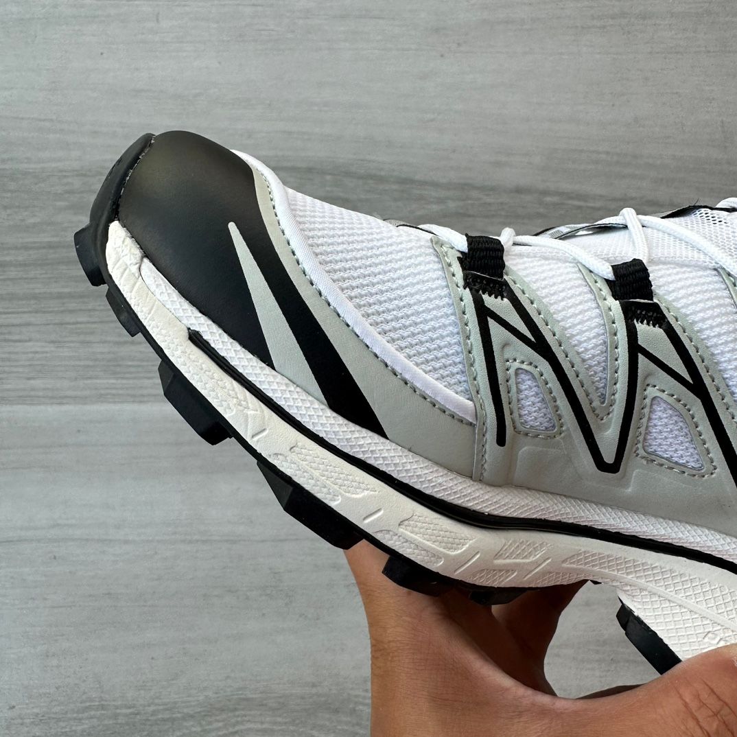 サロモン XT6 スニーカー トレイルランニングシューズ ホワイト