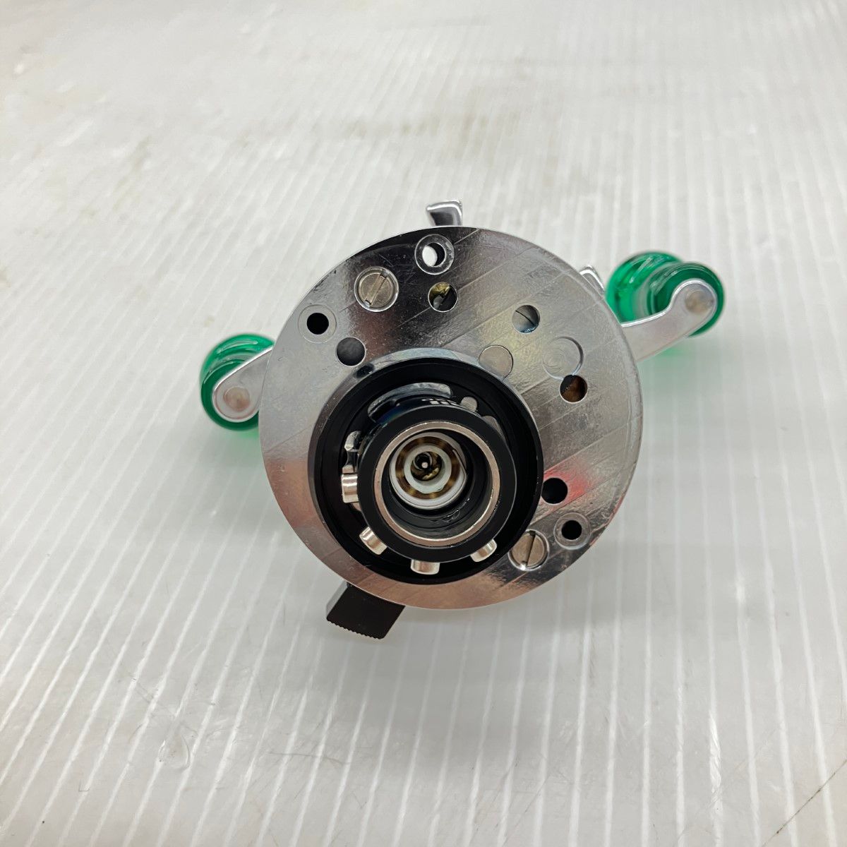 σσABU ベイトリール Abu Garcia アンバサダー2500C 使用感有 程度A アベイルシャロ-スプール/カスタムハンドル/マグブレーキ/ウォームシャフト/セラミックBB等 σσABU ベイトリール Abu Garcia アンバサダー2500C 使用感有