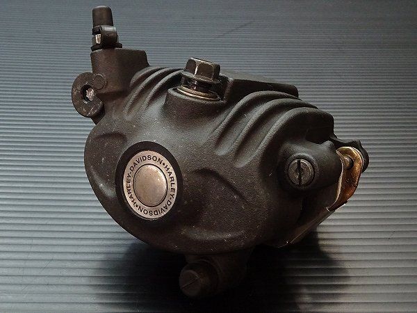 分解洗浄済 ♪ ハーレー スポーツスター XL883R-I 純正 フロントブレーキキャリパー 左 ♪ E3204