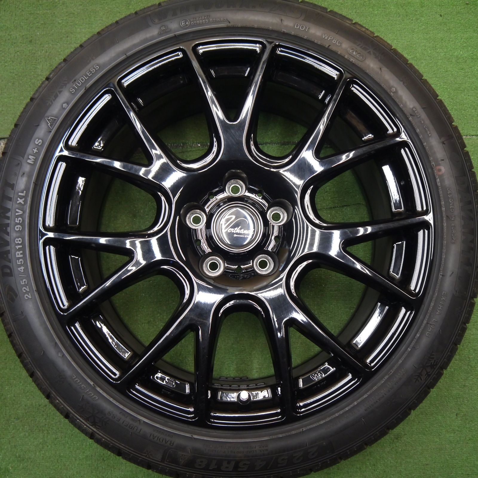 バリ溝！21年！キレイ！9.5分以上☆スタッドレス 225/45R18 