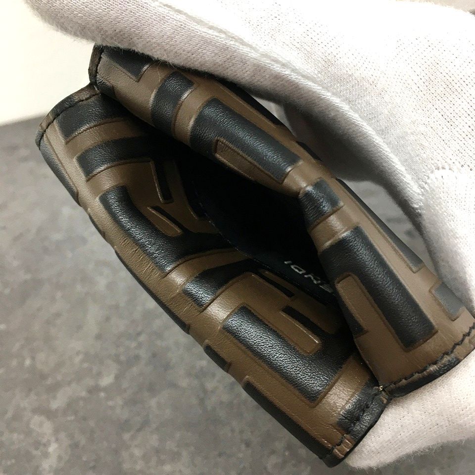 送料込み！ 極美品 FENDI コンパクトウォレット 8M0480 ズッカ 三  