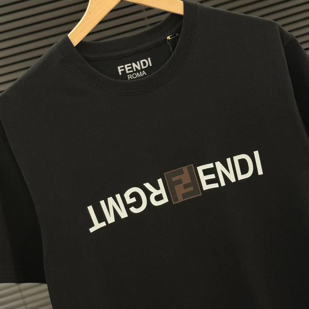 FENDIフェンディ24 ss夏のリバースアルファベットプリントカップル半袖Tシャツ男女兼用