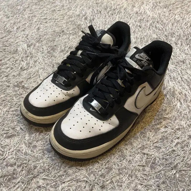 NIKE(ナイキ) エアフォース 1 07 黒 白 スニーカーズ スニーカー 260 G03252