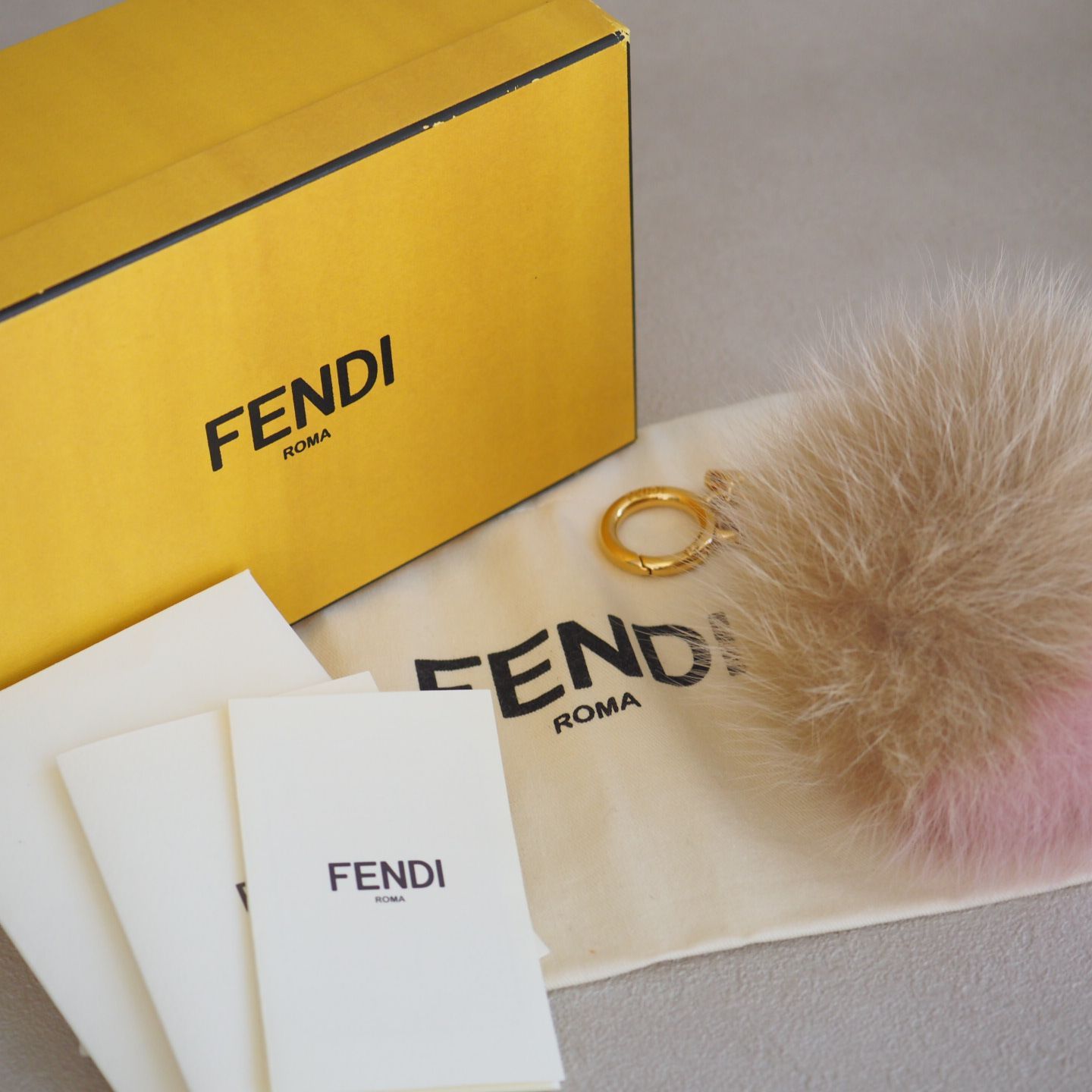 フェンディ FENDI ポンポン チャーム キーホルダー ピンク ベージュ