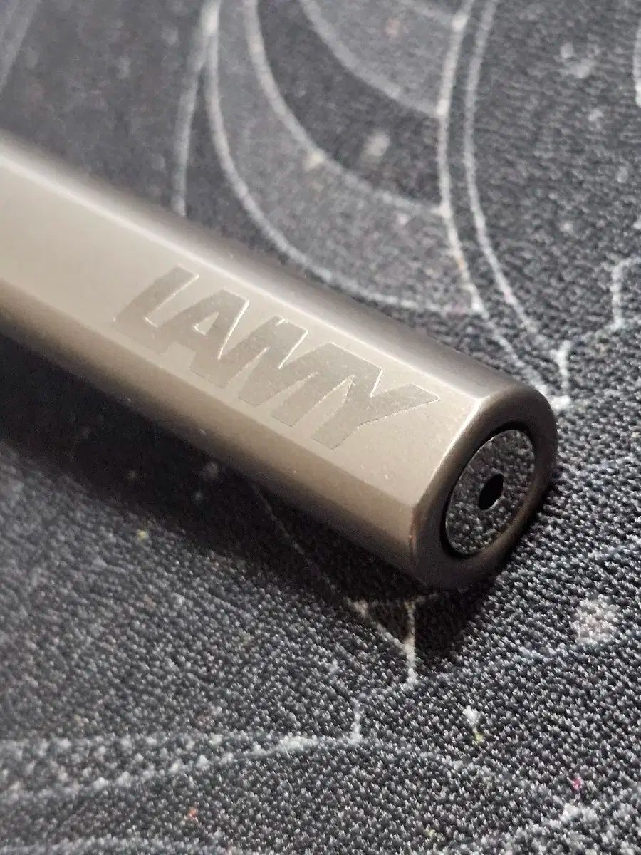 ここでご注文へようこそ! LAMY サファリ ルクス ルテニウム 万年筆 F ニップ