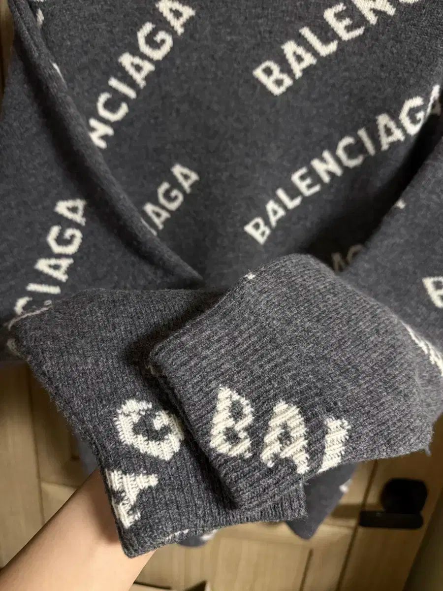 オーバーサイズ M BALENCIAGA(バレンシアガ) マルチロゴ ニット