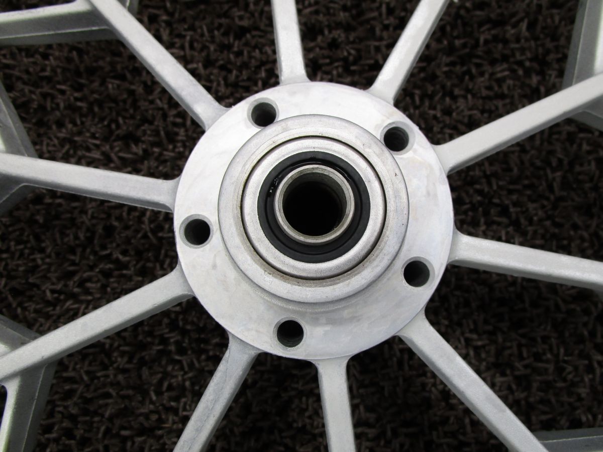 フロントホイール