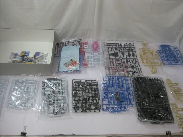 未組立 プラモデル BANDAI 機動戦士Vガンダム MG 1 100 V 2 アサルトバスターガンダム Ver Ka