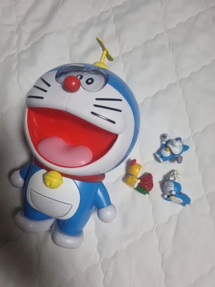 【雷市場（ポンジャン）商品韓国直送】 BASKIN ROBBINS BR ドラえもん Action アクション フィギュア