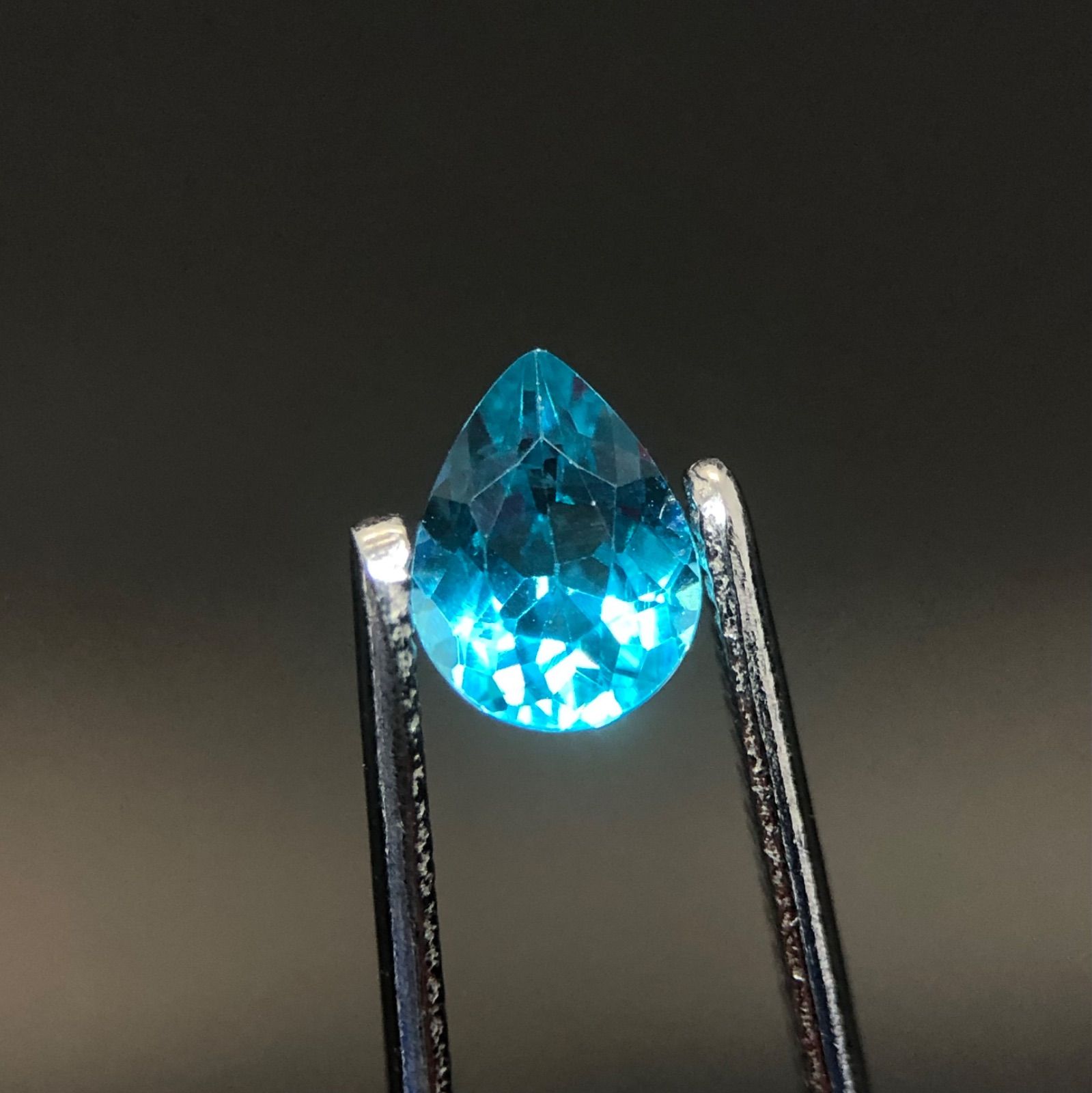 天然 アパタイト 0.55ct ルース パライバカラー 美濃色 高彩度 煌めく