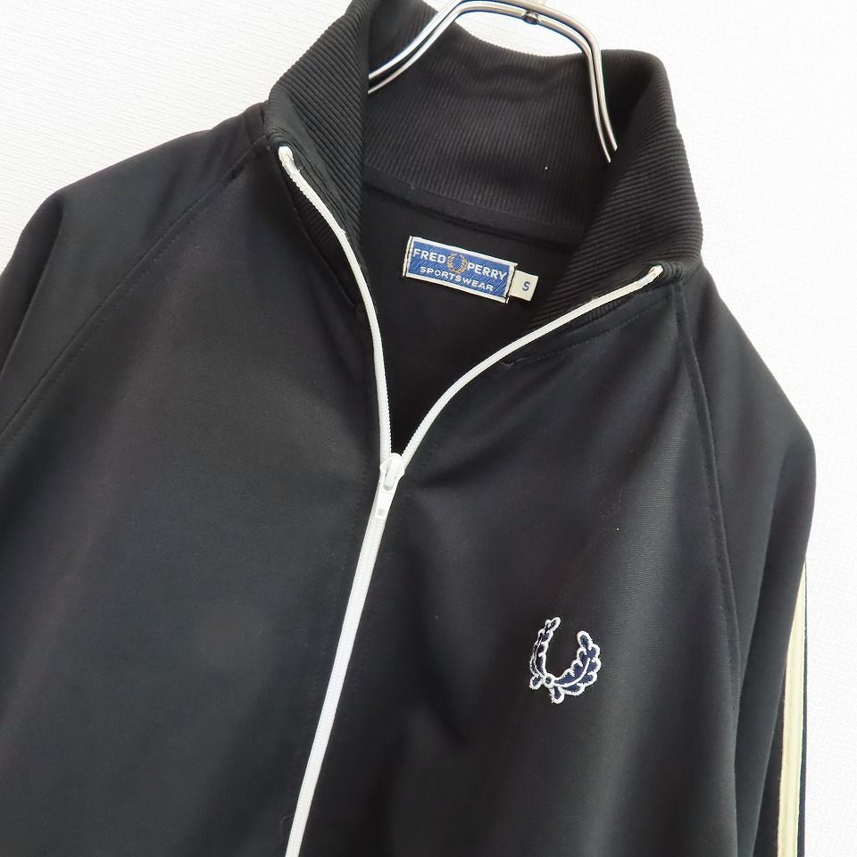 フレッドペリー FREDPERRY 刺繍入り トラックジャケット
