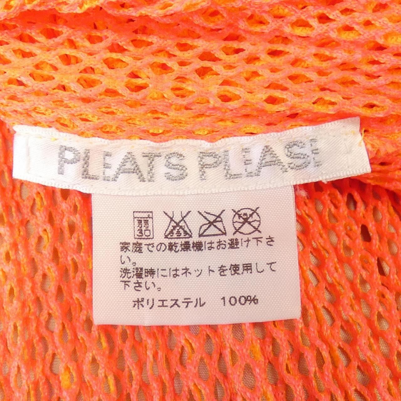 PLEATS PLEASE
