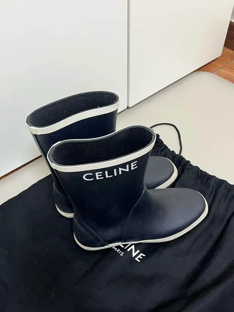 ★CELINE★ミッドレインブーツ 雨の日でもおしゃれができる幸せ【CELINE】からトリオンフ