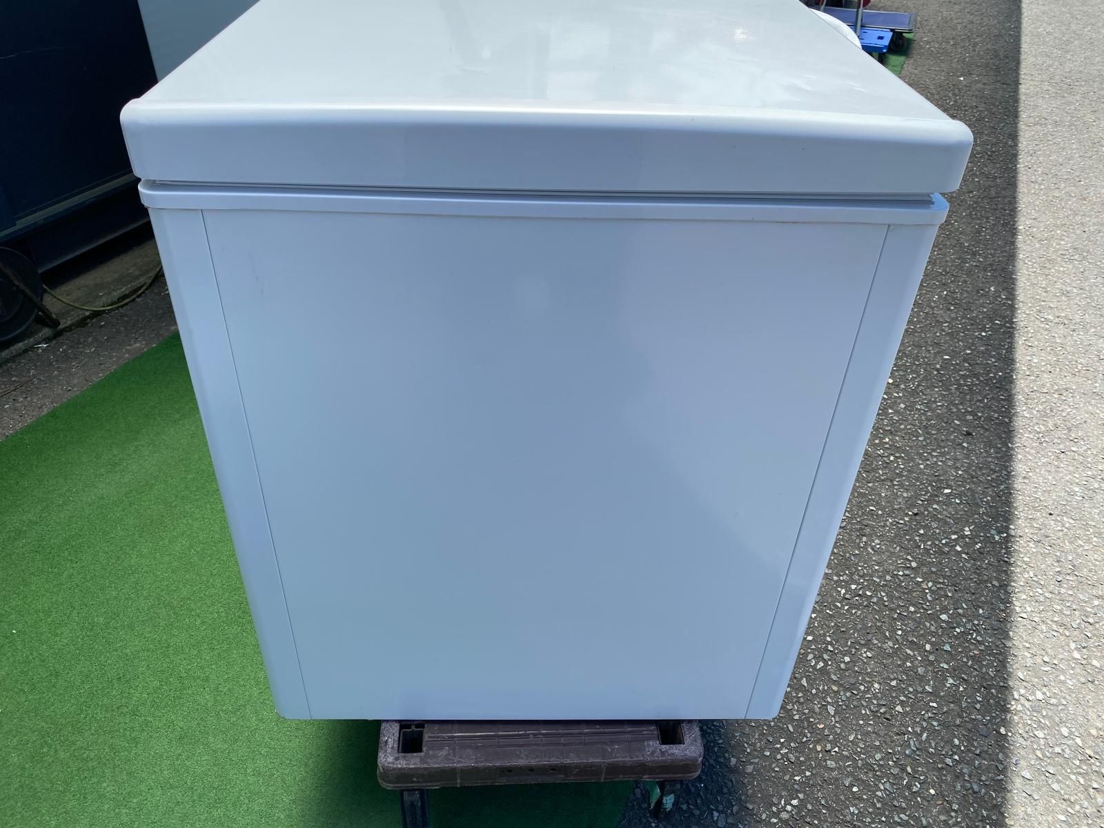 中古品】熊本県店舗引取り限定 シャープ 冷凍庫 FC-S20D-W 200L 